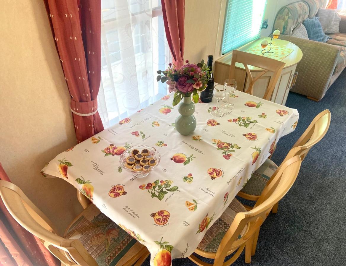 Kisvakond Vendeghaz Apartment Jeno Ngoại thất bức ảnh